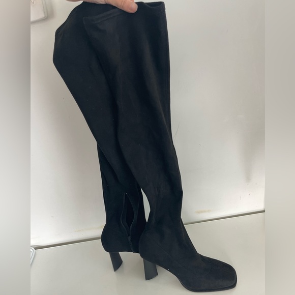 Never worn over the knee boots. Size 41 - Picture 2 of 2